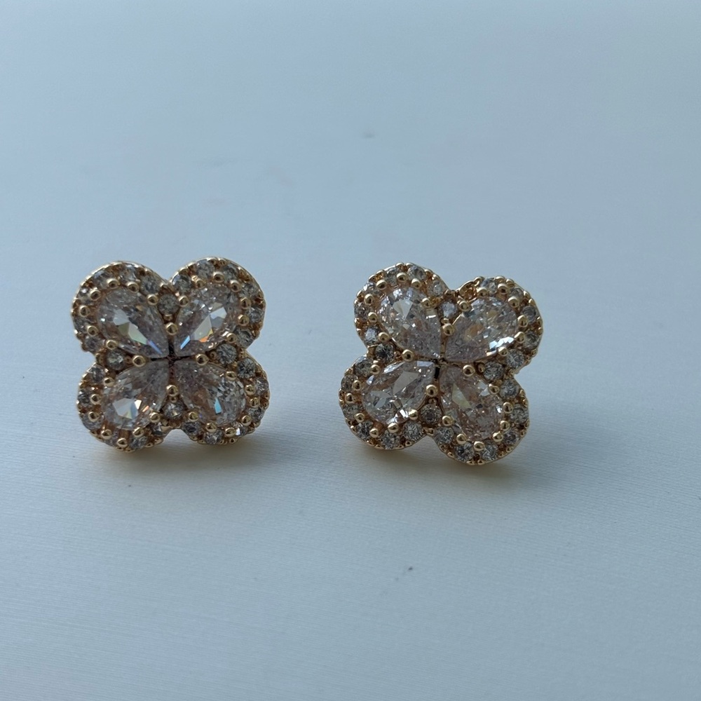 Elegant Gold and Silver Floral Earrings - Picture 2 of 3